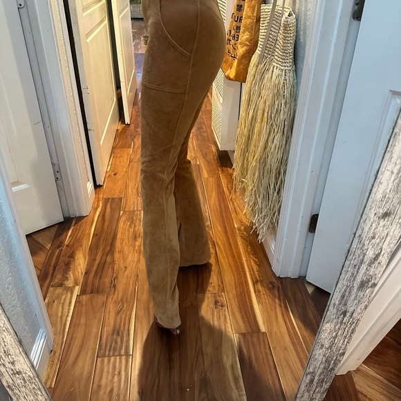 ALO Yoga Camel Flare Pants s cords - Picture 6 of 16